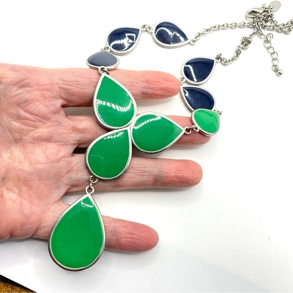 CHARMING CHARLIE Green & Navy Blue Reversible Tear Drop Silver Tone Necklace. - Picture 4 of 6